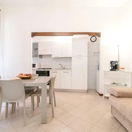 Casa Delle Botteghe شقة
